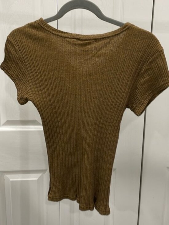 Gold Top - Picture 2 of 3